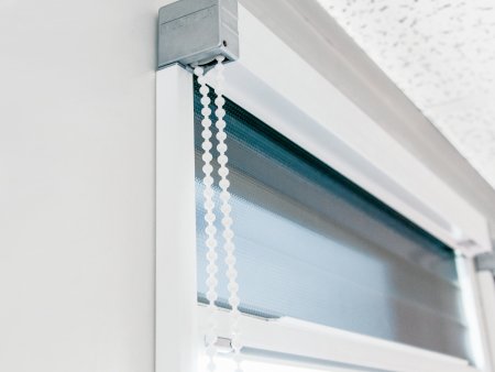Roller blind Compact-Line with chain operation, installation on the frame Roller blind Compact-Line with chain operation, installation on the frame